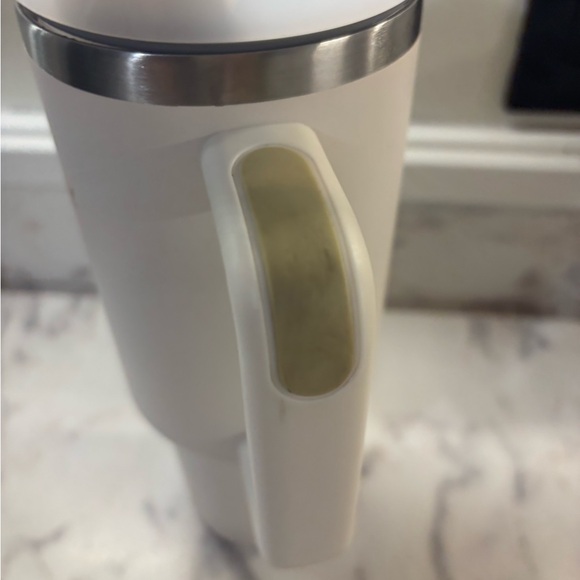 Very Good Condition. 40 oz. Stanley tumbler - Picture 3 of 7